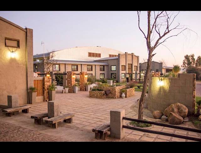 BUSINESS FOR SALE IN PARYS CENTRAL